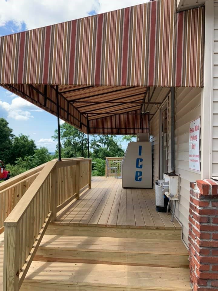 1075 & 1077 E Beau St (SR 136)