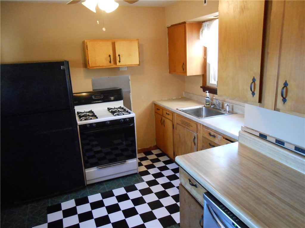 Monessen, Pennsylvania 15062, United States, 2 Bedrooms Bedrooms, ,1 BathroomBathrooms,Residential,Active,85718