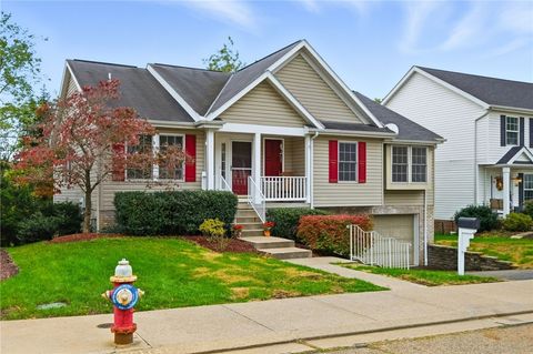 Photo of 178 Oakbrook Cir, Pittsburgh, PA 15220 (MLS # 1726935)