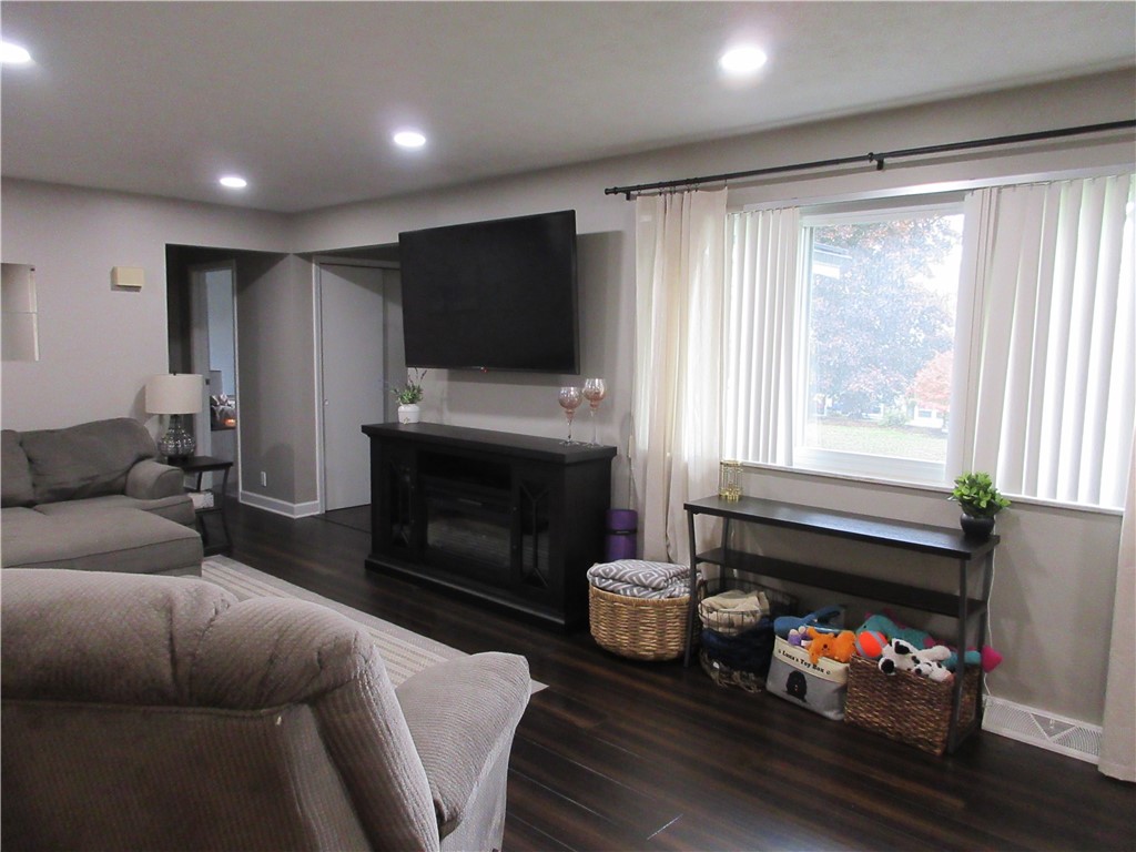 223 Gartley Ave