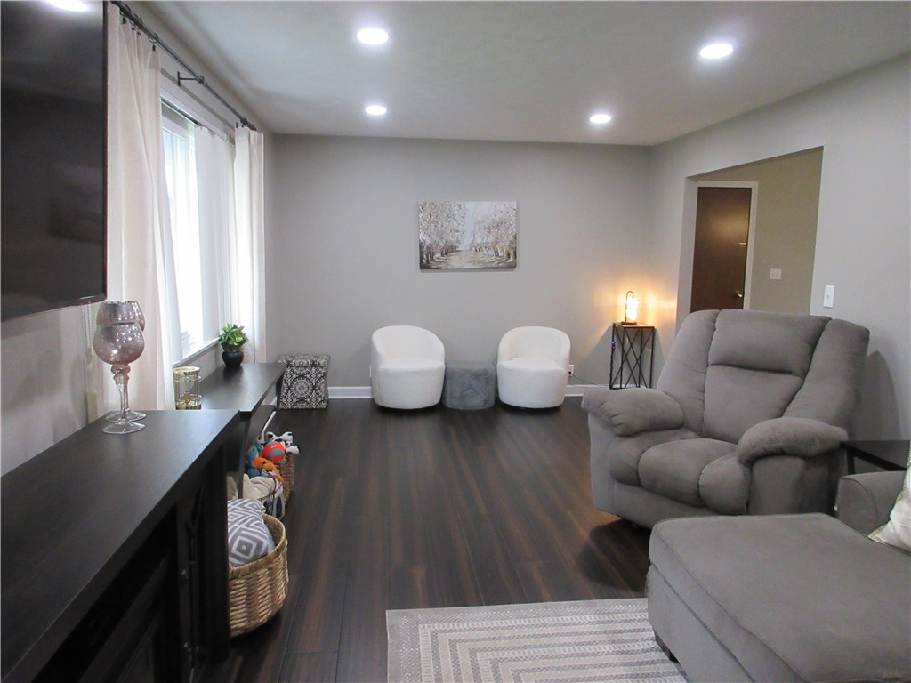 223 Gartley Ave