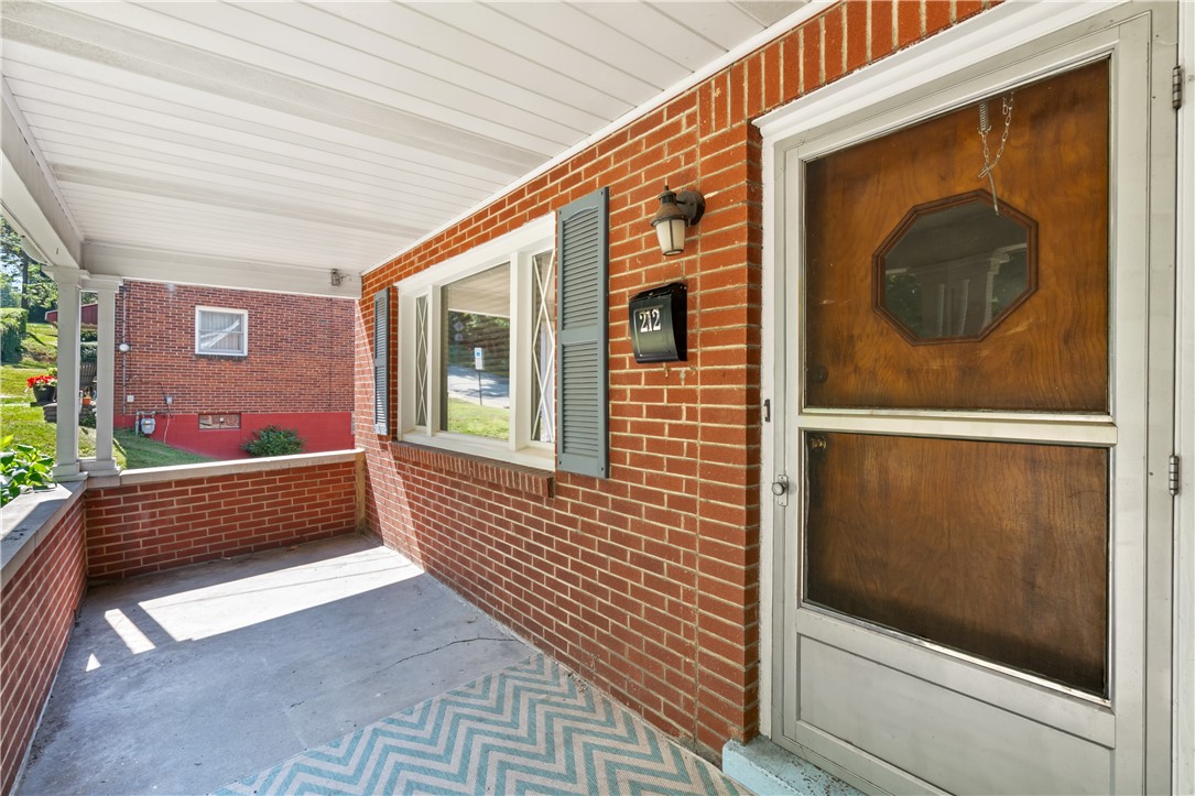 212 Avenue L