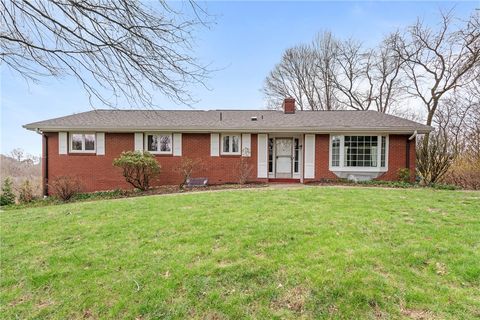 Photo of 4 The Knob, Pittsburgh, PA 15202 (MLS # 1745488)