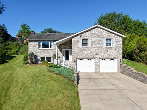 Homes For Sale - 209 Falcon Ridge Drive<br/> New Kensington, PA 15068