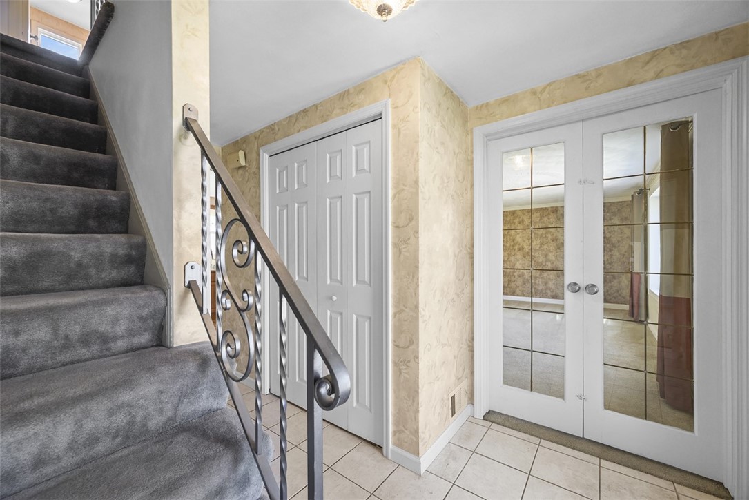 1375 Snee Drive Dr, South Park, Pennsylvania image 3