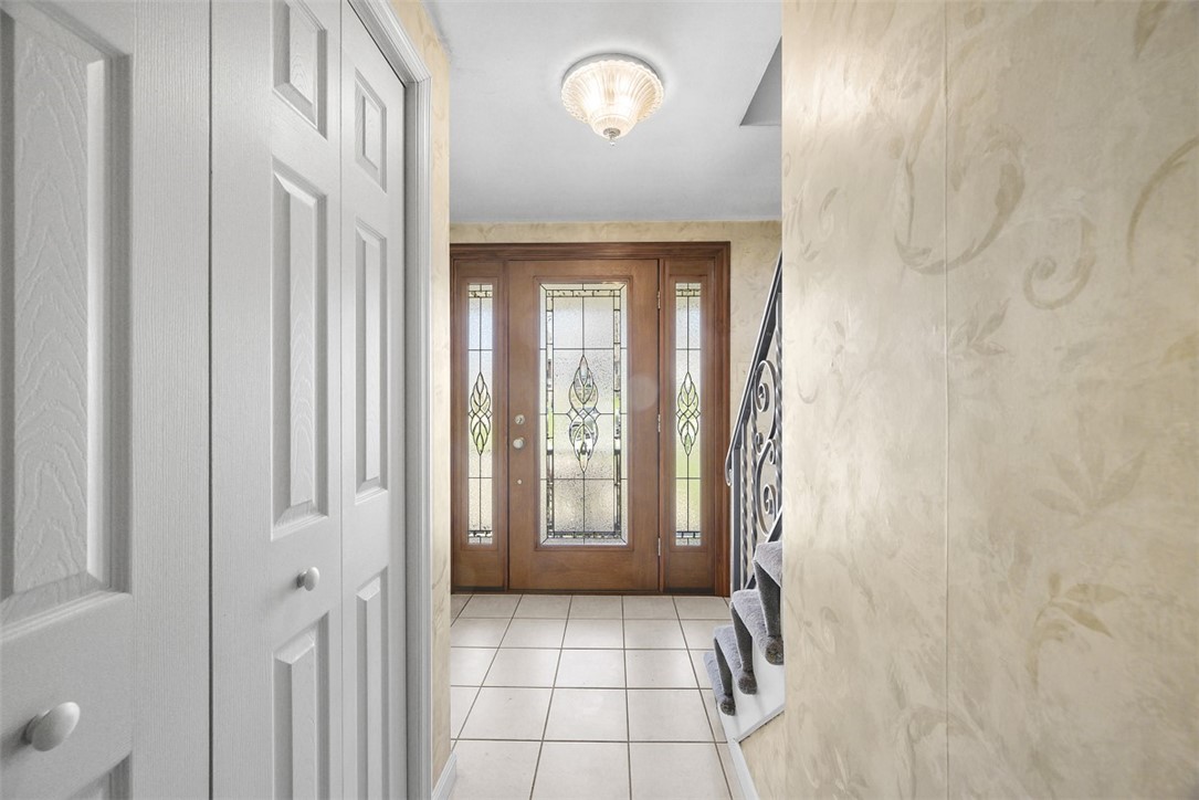 1375 Snee Drive Dr, South Park, Pennsylvania image 2