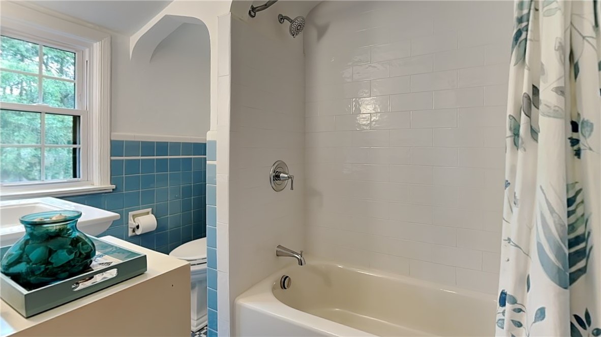 Ross Twp, Pennsylvania 15229, United States, 3 Bedrooms Bedrooms, ,2 BathroomsBathrooms,Residential,Contingent,154853