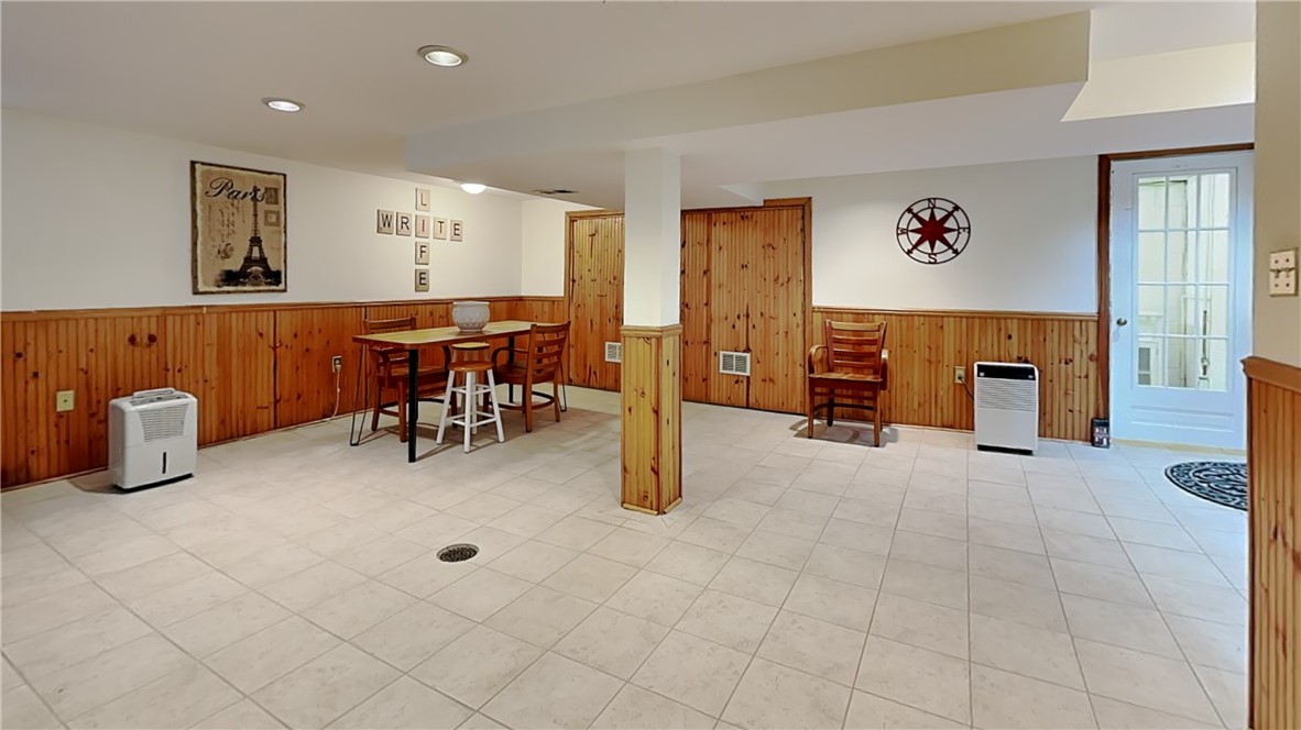 Ross Twp, Pennsylvania 15229, United States, 3 Bedrooms Bedrooms, ,2 BathroomsBathrooms,Residential,Contingent,154853