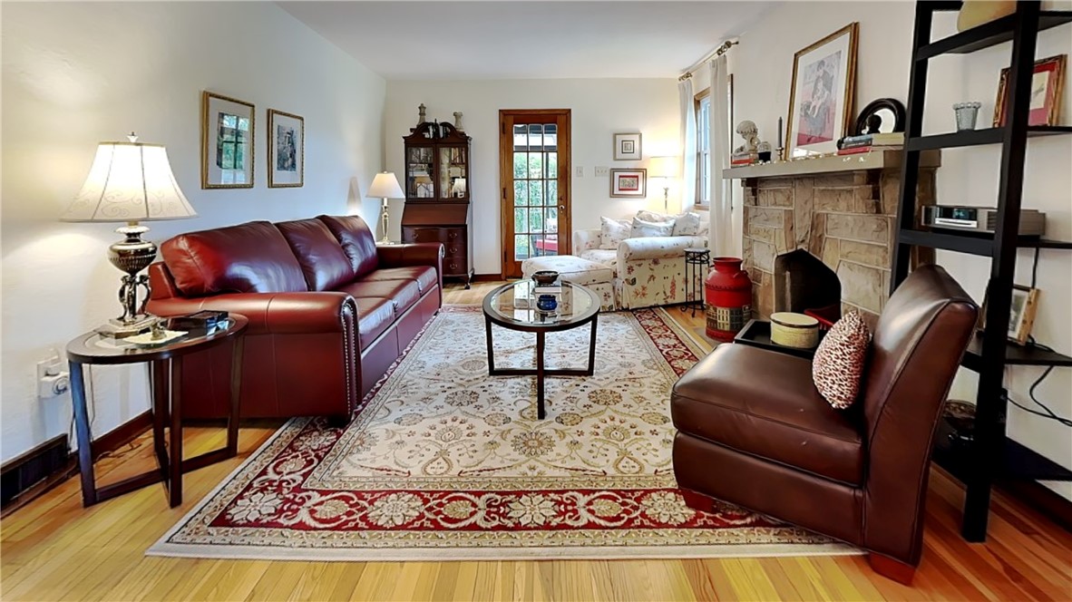 Ross Twp, Pennsylvania 15229, United States, 3 Bedrooms Bedrooms, ,2 BathroomsBathrooms,Residential,Contingent,154853