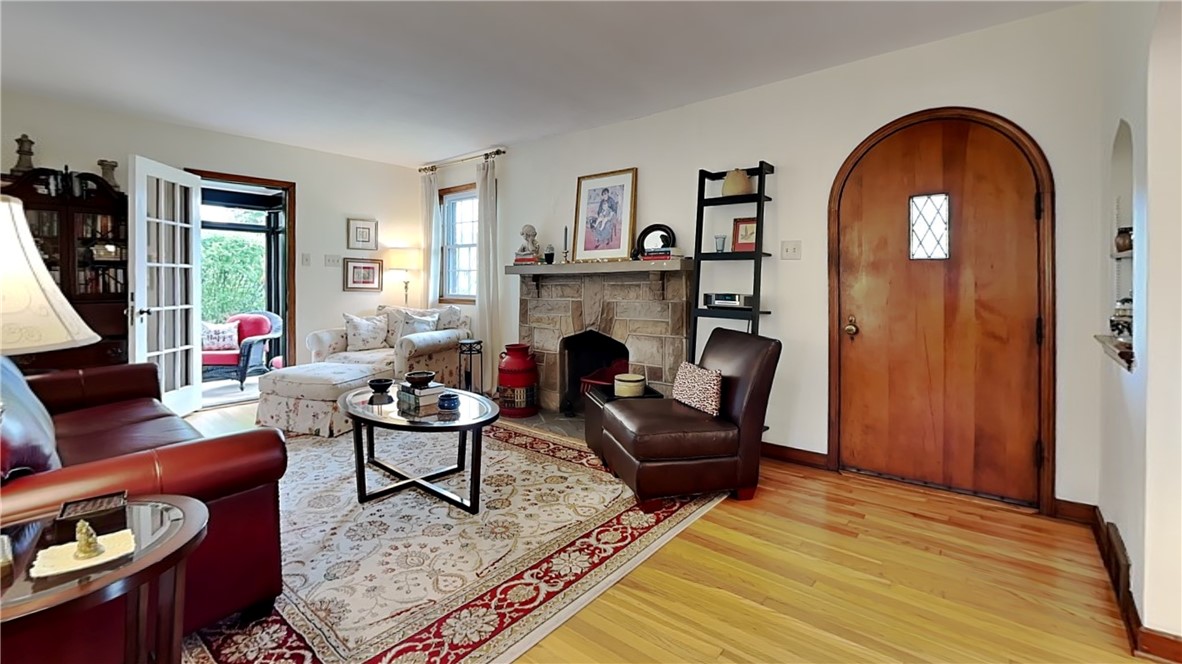 Ross Twp, Pennsylvania 15229, United States, 3 Bedrooms Bedrooms, ,2 BathroomsBathrooms,Residential,Contingent,154853