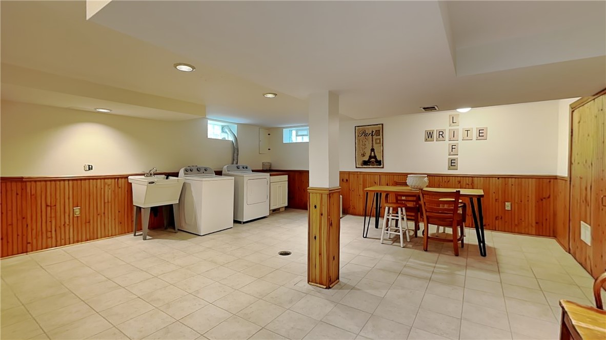 Ross Twp, Pennsylvania 15229, United States, 3 Bedrooms Bedrooms, ,2 BathroomsBathrooms,Residential,Contingent,154853