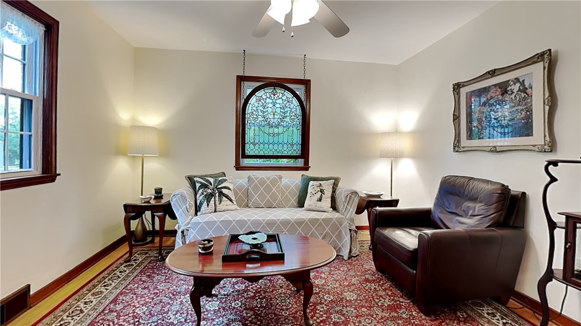 Ross Twp, Pennsylvania 15229, United States, 3 Bedrooms Bedrooms, ,2 BathroomsBathrooms,Residential,Contingent,154853