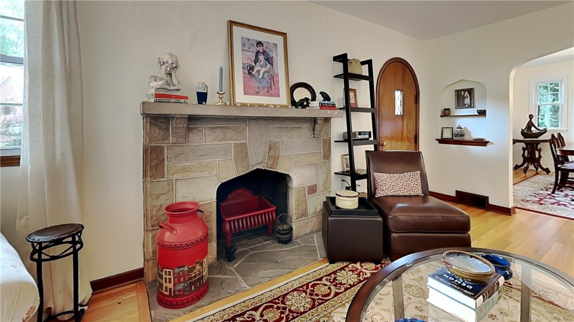 Ross Twp, Pennsylvania 15229, United States, 3 Bedrooms Bedrooms, ,2 BathroomsBathrooms,Residential,Contingent,154853