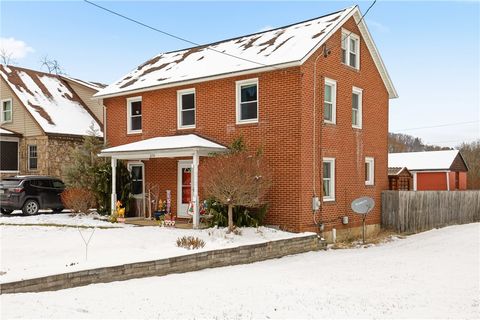 Photo of 276 Glessner Rd, Johnstown, PA 15905 (MLS # 1732939)