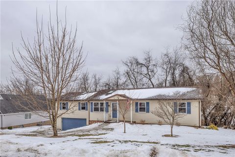 Photo of 10 Danbury Dr, Greensburg, PA 15601 (MLS # 1739989)