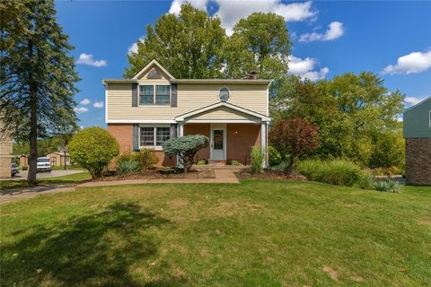 Photo of 455 Laredo Dr, Pittsburgh, PA 15241 (MLS # 1724727)