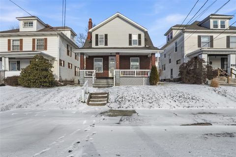 Photo of 624 Line Ave, Ellwood City, PA 16117 (MLS # 1737943)