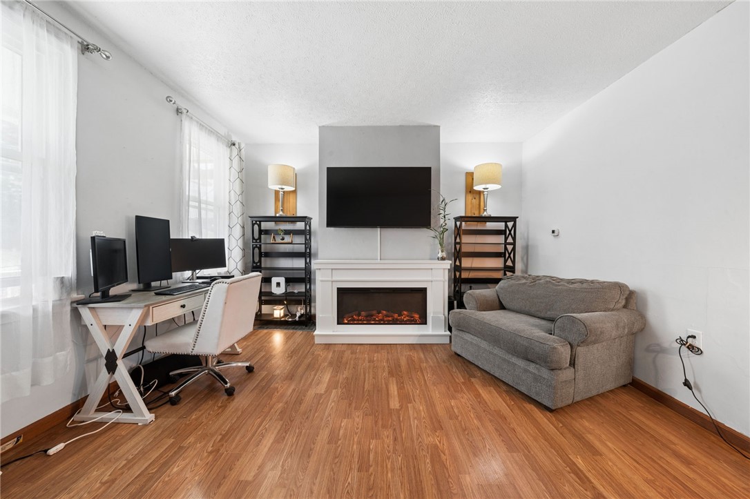305 Onyx Ave