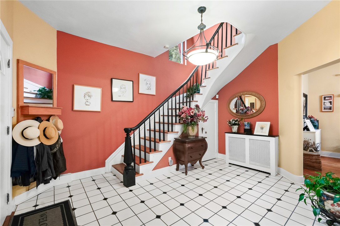6349 Phillips