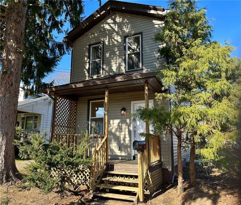 Photo of 716 5th St, Beaver Falls, PA 15010 (MLS # 1732065)