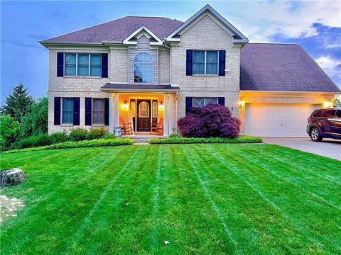 Photo of 572 Agnes St, Greensburg, PA 15601 (MLS # 1738165)