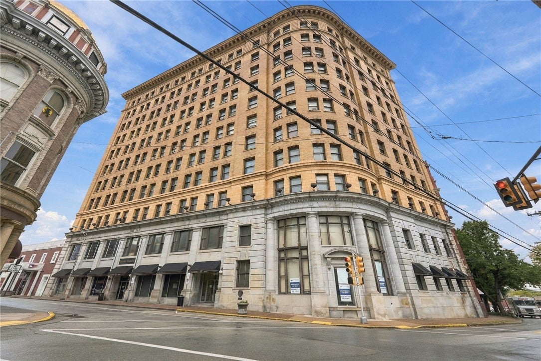 48-52 W Main St