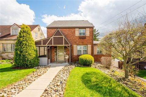 Photo of 810 Irwin Dr, Pittsburgh, PA 15236 (MLS # 1747718)