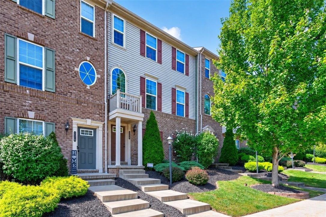 228 Thornapple Ln