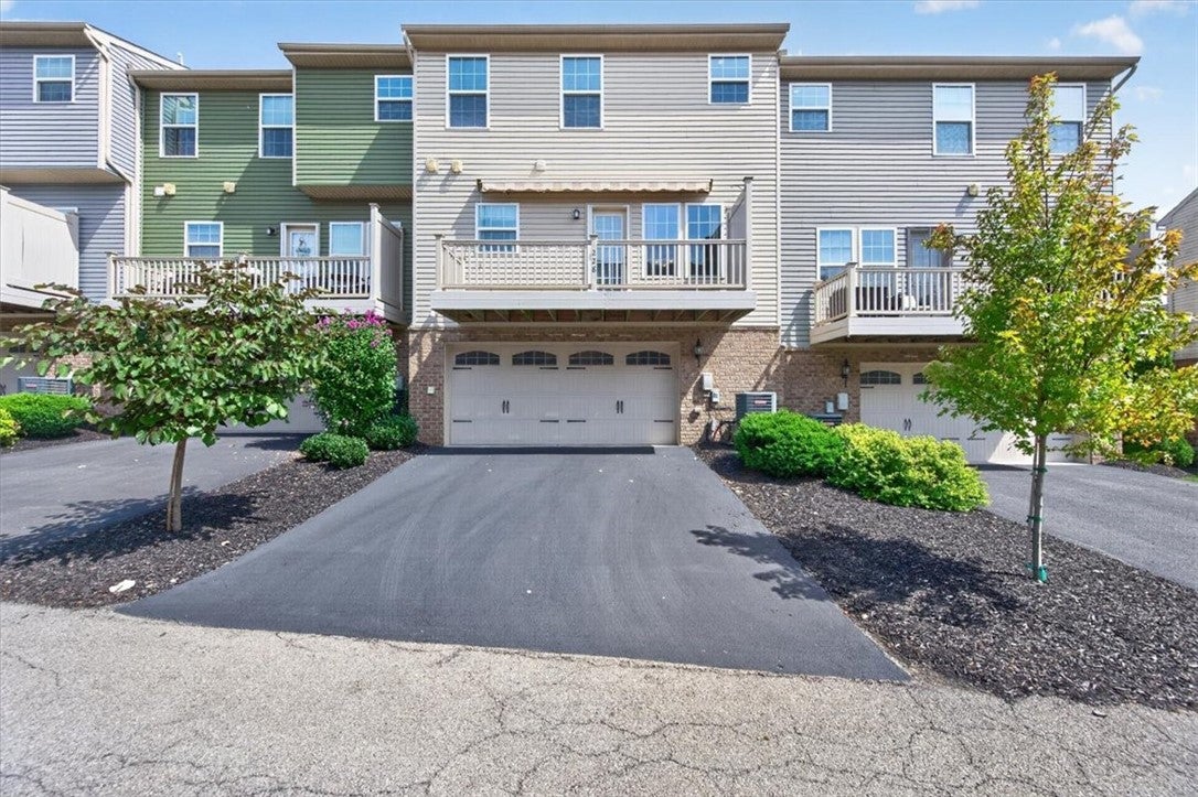228 Thornapple Ln