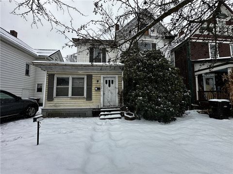Photo of 243 Grant St, Franklin, PA 16323 (MLS # 1733486)