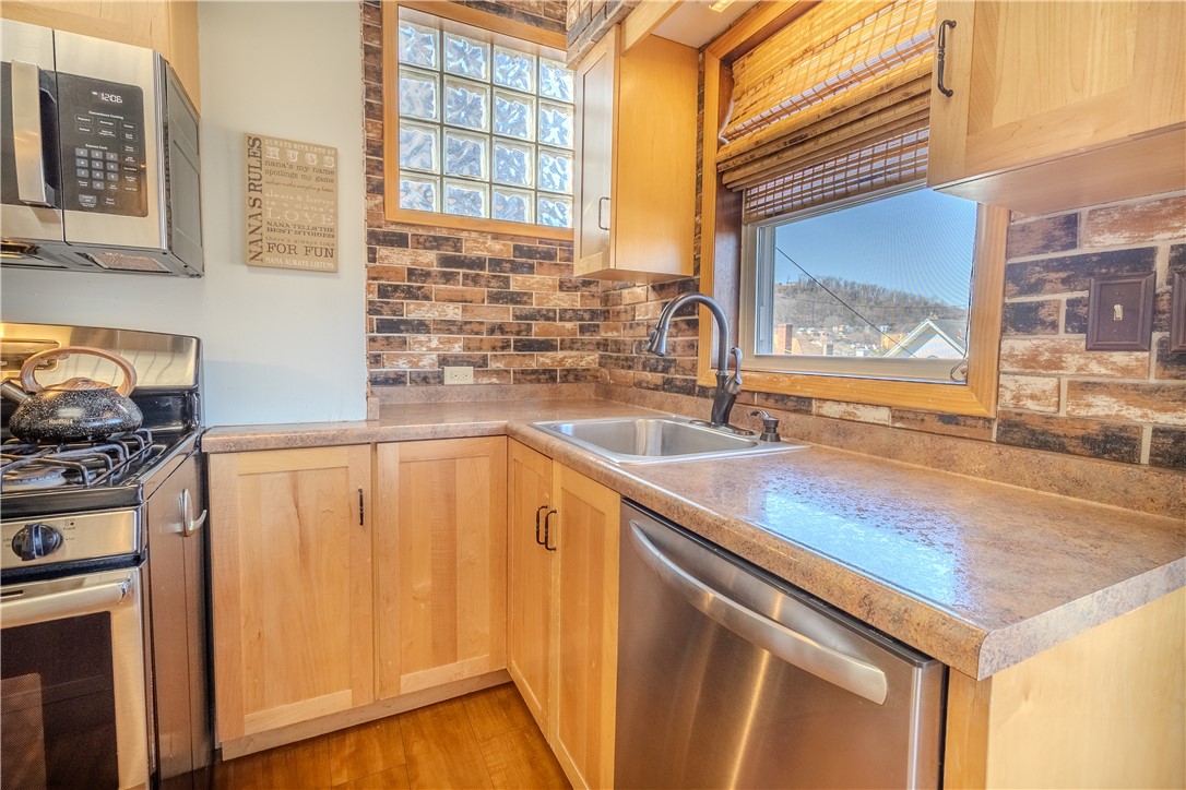 Wilmerding, Pennsylvania 15148, United States, 3 Bedrooms Bedrooms, ,2 BathroomsBathrooms,Residential,Contingent,91731