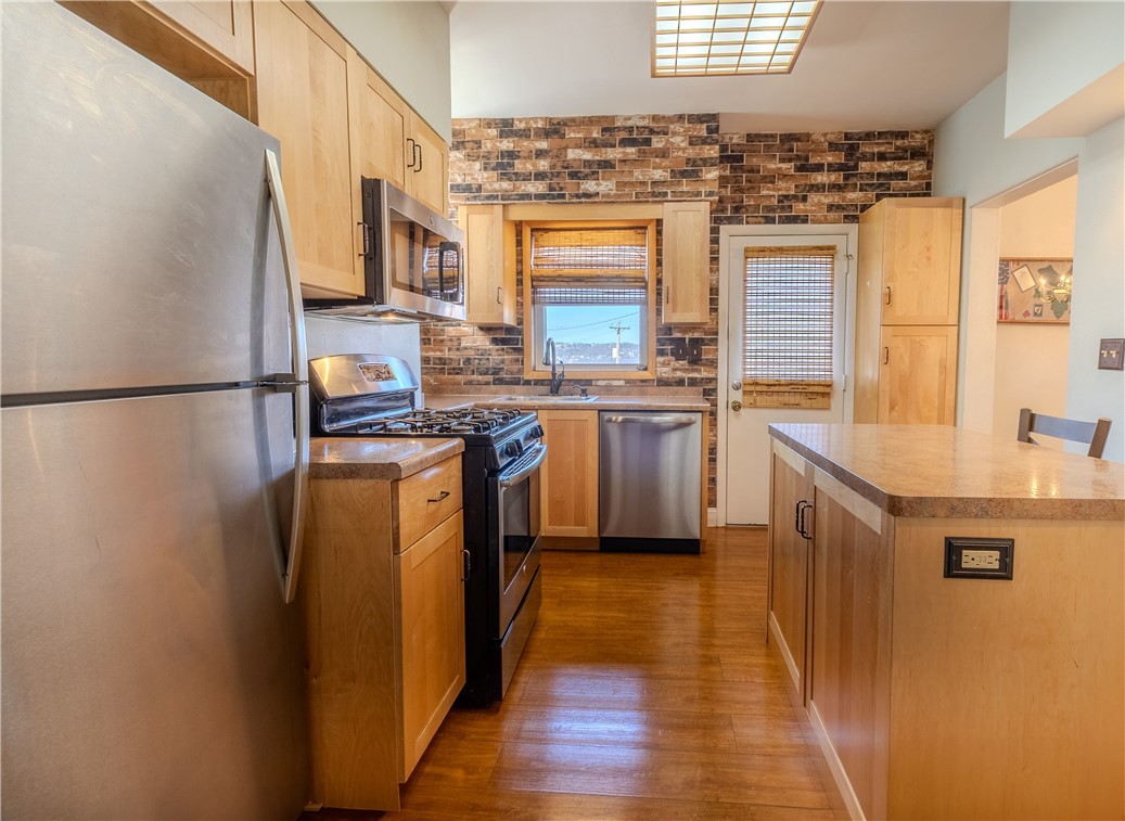 Wilmerding, Pennsylvania 15148, United States, 3 Bedrooms Bedrooms, ,2 BathroomsBathrooms,Residential,Contingent,91731