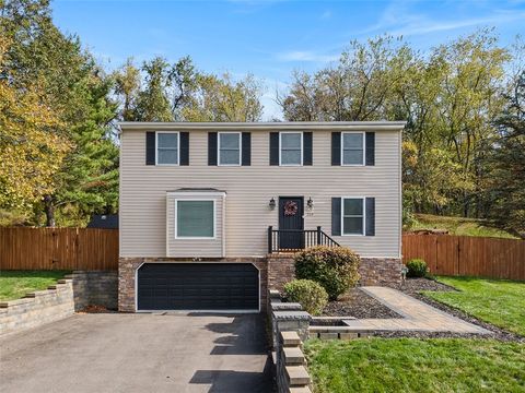 Photo of 218 Lakeside Dr, Mckees Rocks, PA 15136 (MLS # 1747106)
