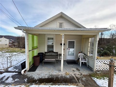Photo of 324 Crest St, Clairton, PA 15025 (MLS # 1736439)