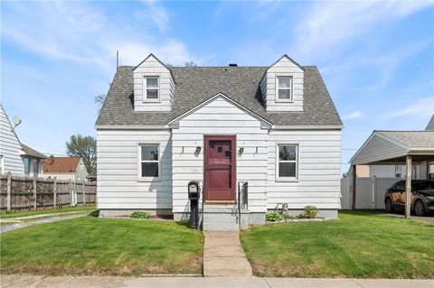 Photo of 1318 Pennsylvania Ave, Natrona Heights, PA 15065 (MLS # 1750368)