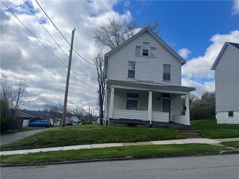 Photo of 1250 Washington St, Indiana, PA 15701 (MLS # 1748823)