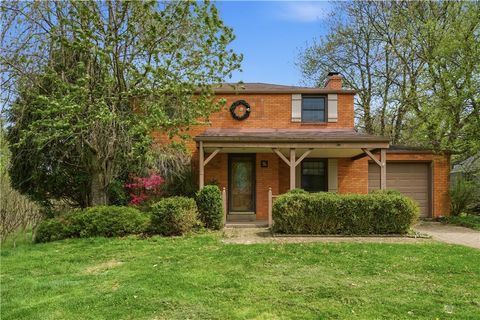 Photo of 2378 Jenkinson Dr, Pittsburgh, PA 15237 (MLS # 1750927)