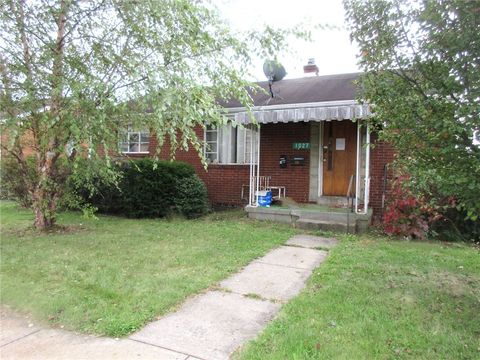 Photo of 1027 1st St, Mc Kees Rocks, PA 15136 (MLS # 1732048)