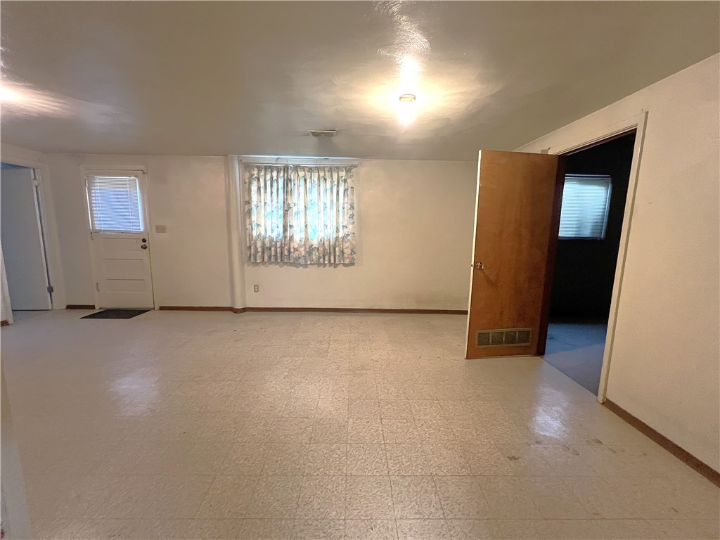 Whitehall, Pennsylvania 15236, United States, 3 Bedrooms Bedrooms, ,3 BathroomsBathrooms,Residential,Contingent,152064