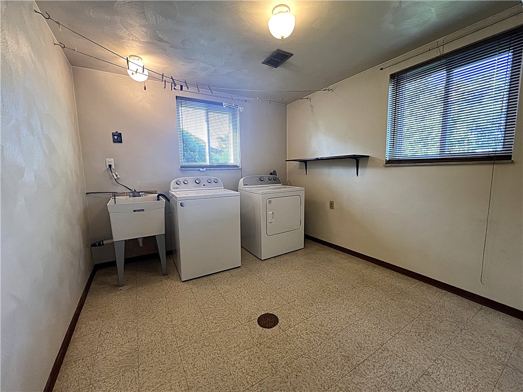 Whitehall, Pennsylvania 15236, United States, 3 Bedrooms Bedrooms, ,3 BathroomsBathrooms,Residential,Contingent,152064