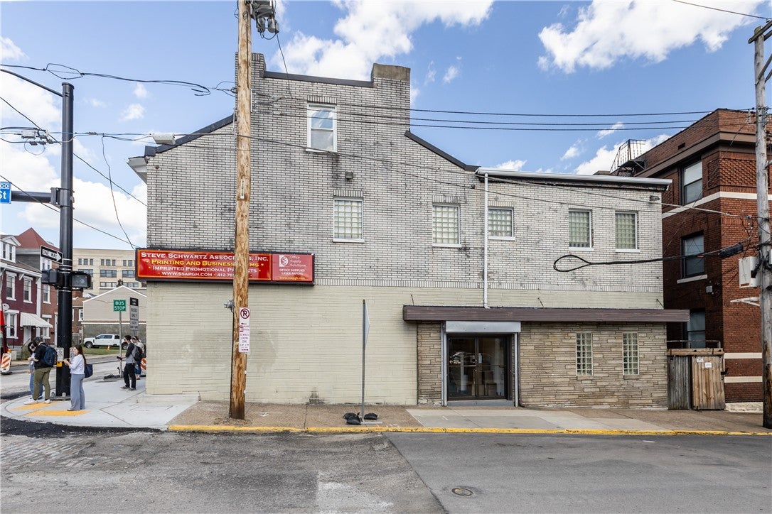 1700 Forbes Ave