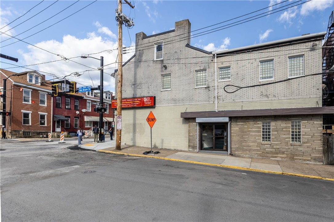 1700 Forbes Ave