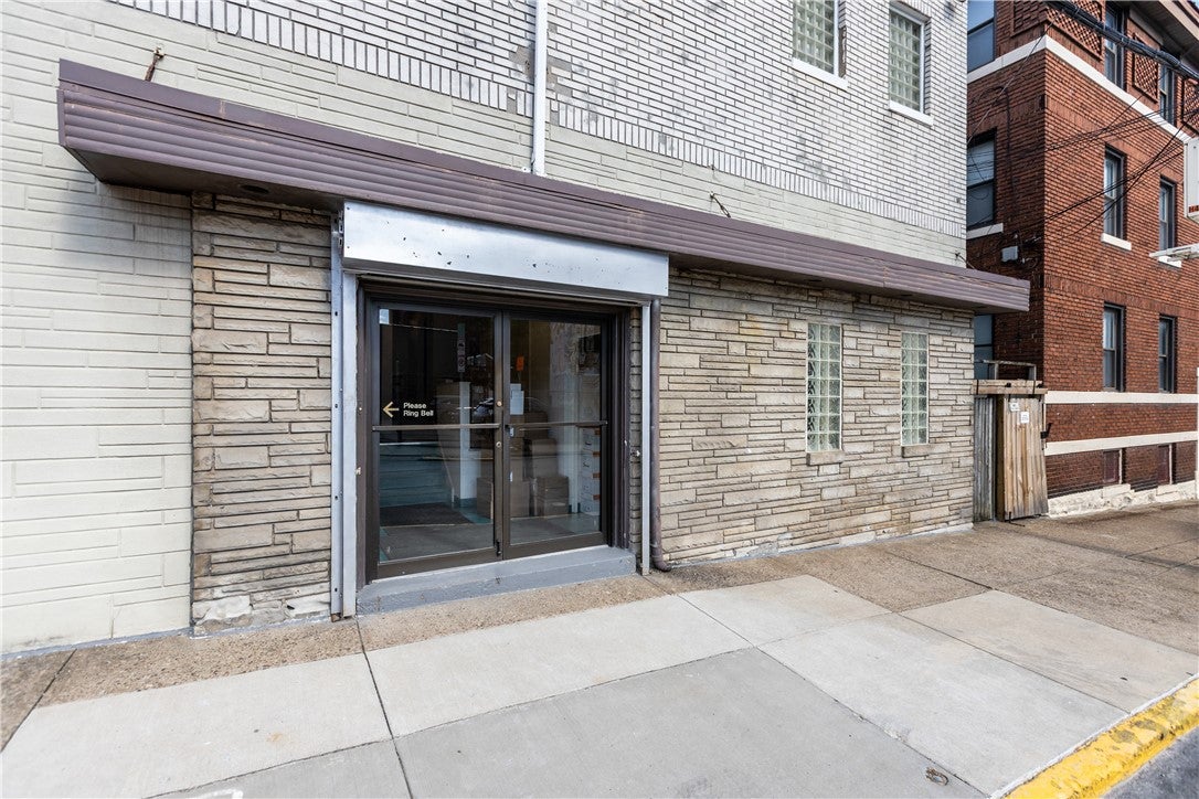 1700 Forbes Ave