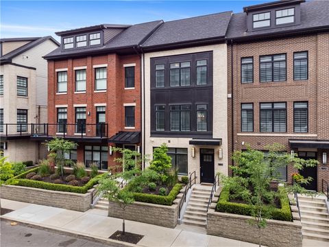 Photo of 1726 Waterfront Pl, Downtown Pgh, PA 15222 (MLS # 1735314)