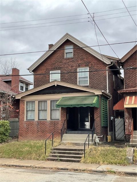 Photo of 111 Auriles St, Duquesne, PA 15110 (MLS # 1733310)