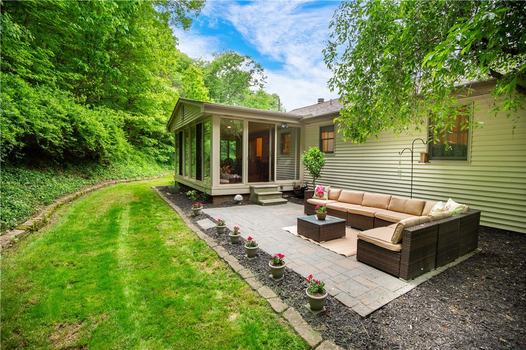 240 Lindsay Rd