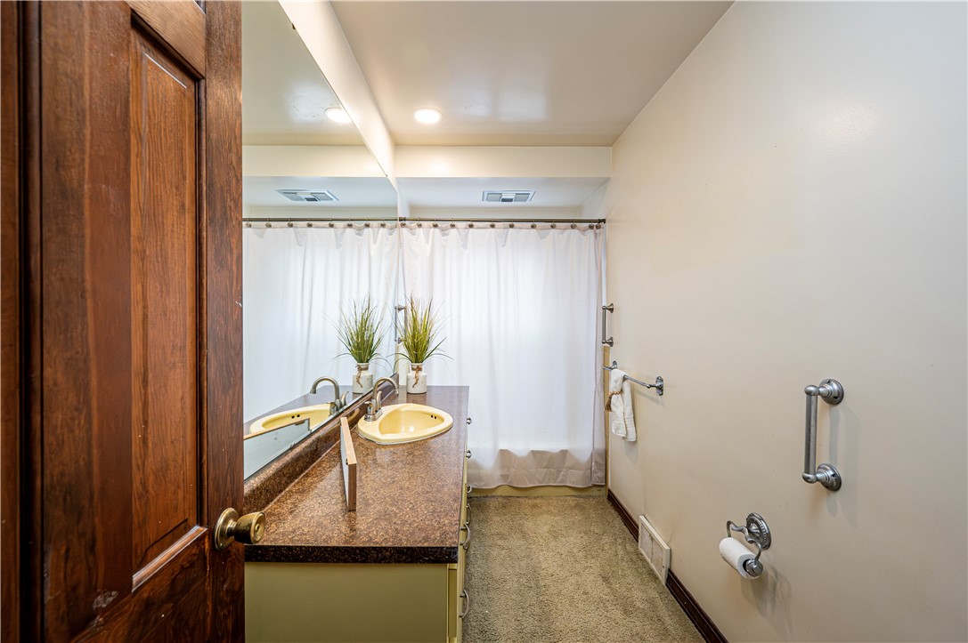 Greensburg, Pennsylvania 15601, United States, 3 Bedrooms Bedrooms, ,2 BathroomsBathrooms,Residential,Pending,17098