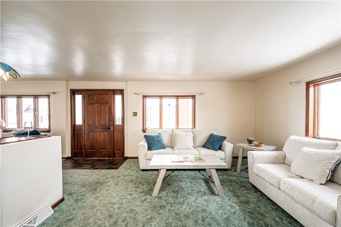 Greensburg, Pennsylvania 15601, United States, 3 Bedrooms Bedrooms, ,2 BathroomsBathrooms,Residential,Pending,17098