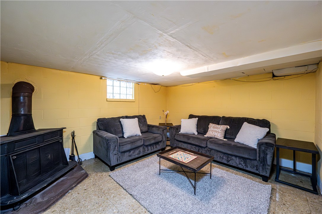 Greensburg, Pennsylvania 15601, United States, 3 Bedrooms Bedrooms, ,2 BathroomsBathrooms,Residential,Pending,17098