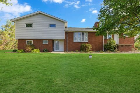 Photo of 1049 Temple Rd, Monaca, PA 15061 (MLS # 1725826)